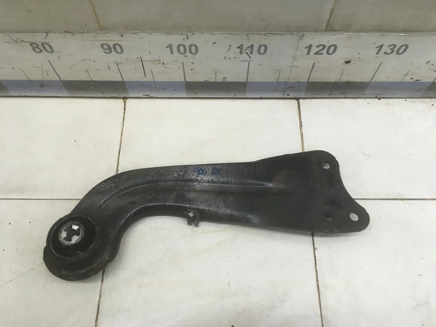 Рычаг задний продольный правый Tiguan 2007-2011