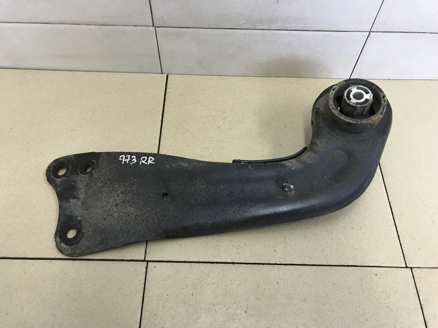 Рычаг задний продольный правый Tiguan 2007-2011