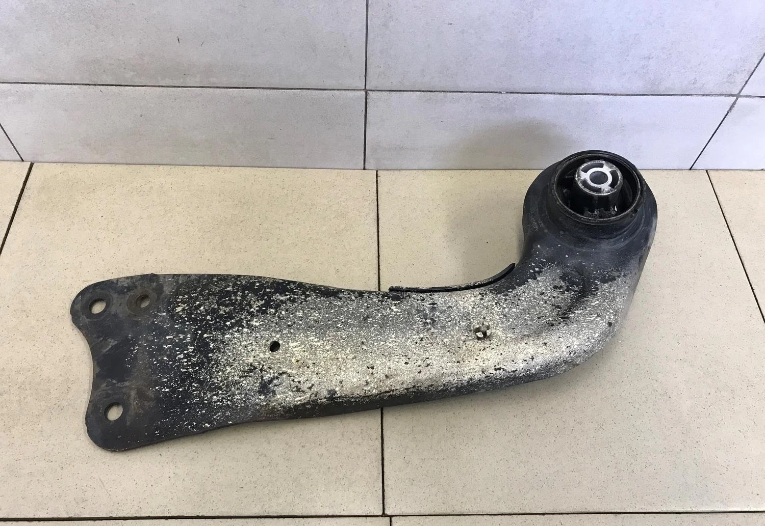 Рычаг задний продольный правый Tiguan 2007-2011