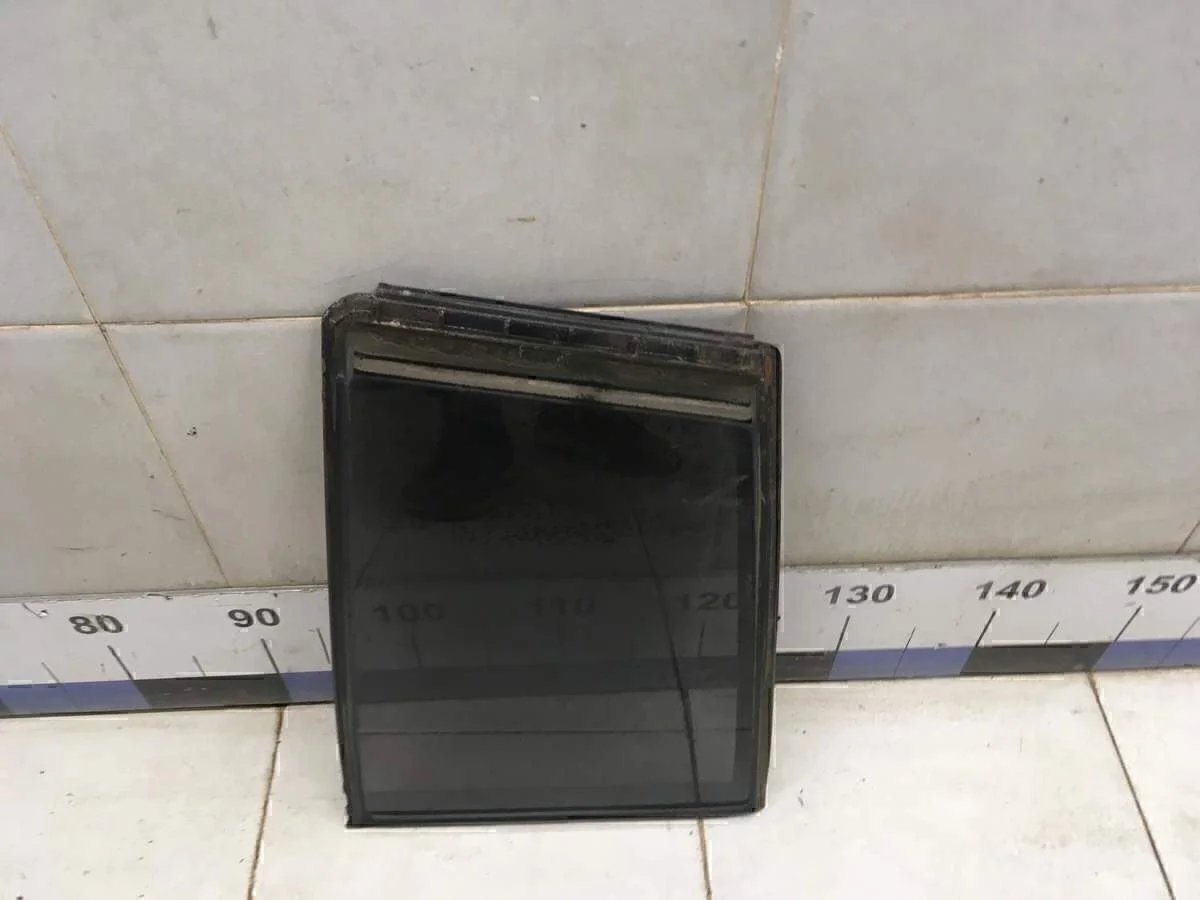 Стекло двери задней правой (форточка) Tiida (C11) 2007-2014