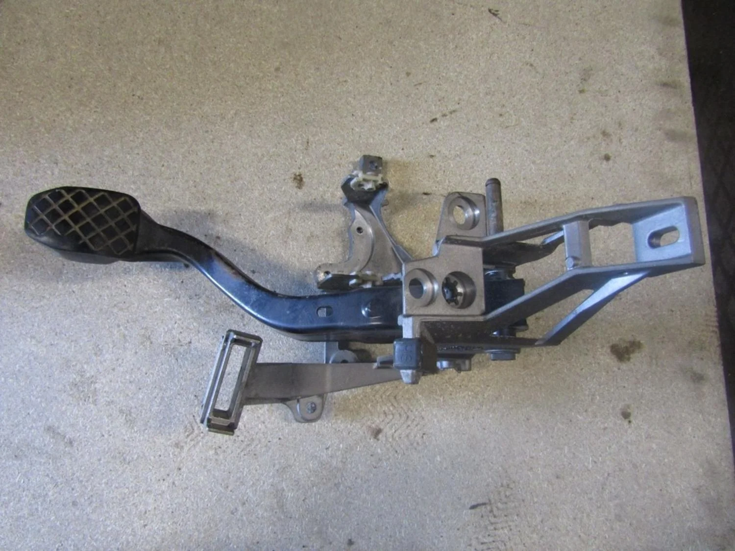 Педаль тормоза A4 [B5] 1994-2000