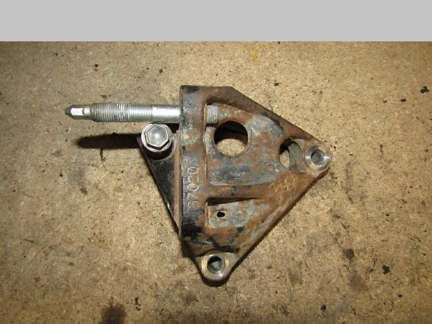 Кронштейн двигателя правый Corolla E15 2006-2013