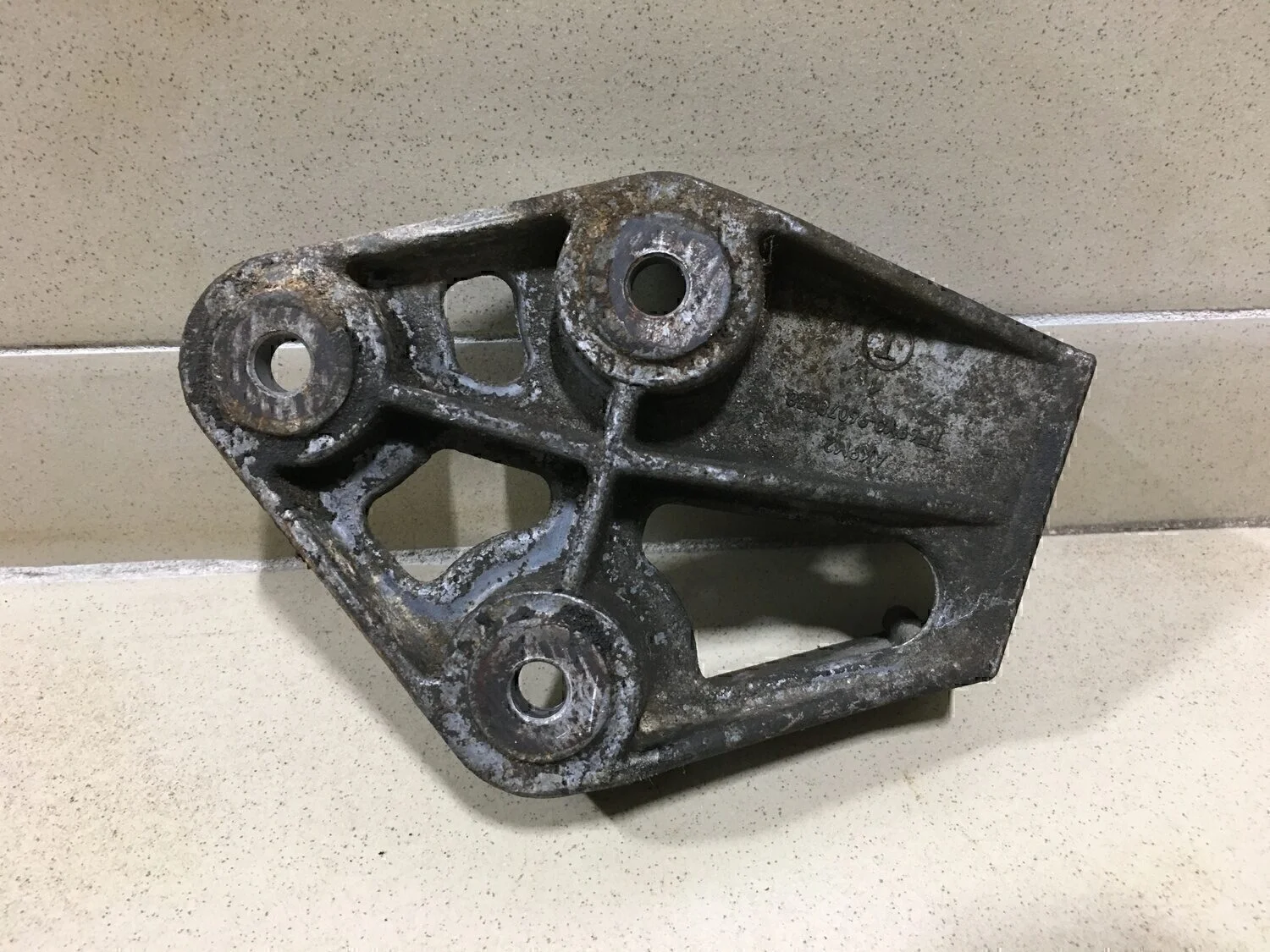 Кронштейн двигателя правый Lanos 2004-2010