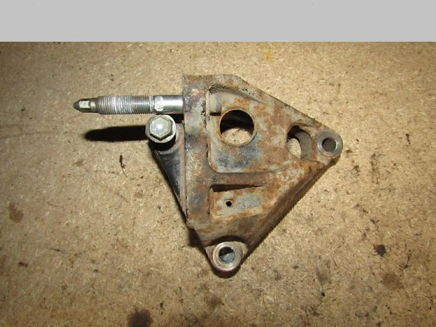 Кронштейн двигателя правый Corolla E15 2006-2013