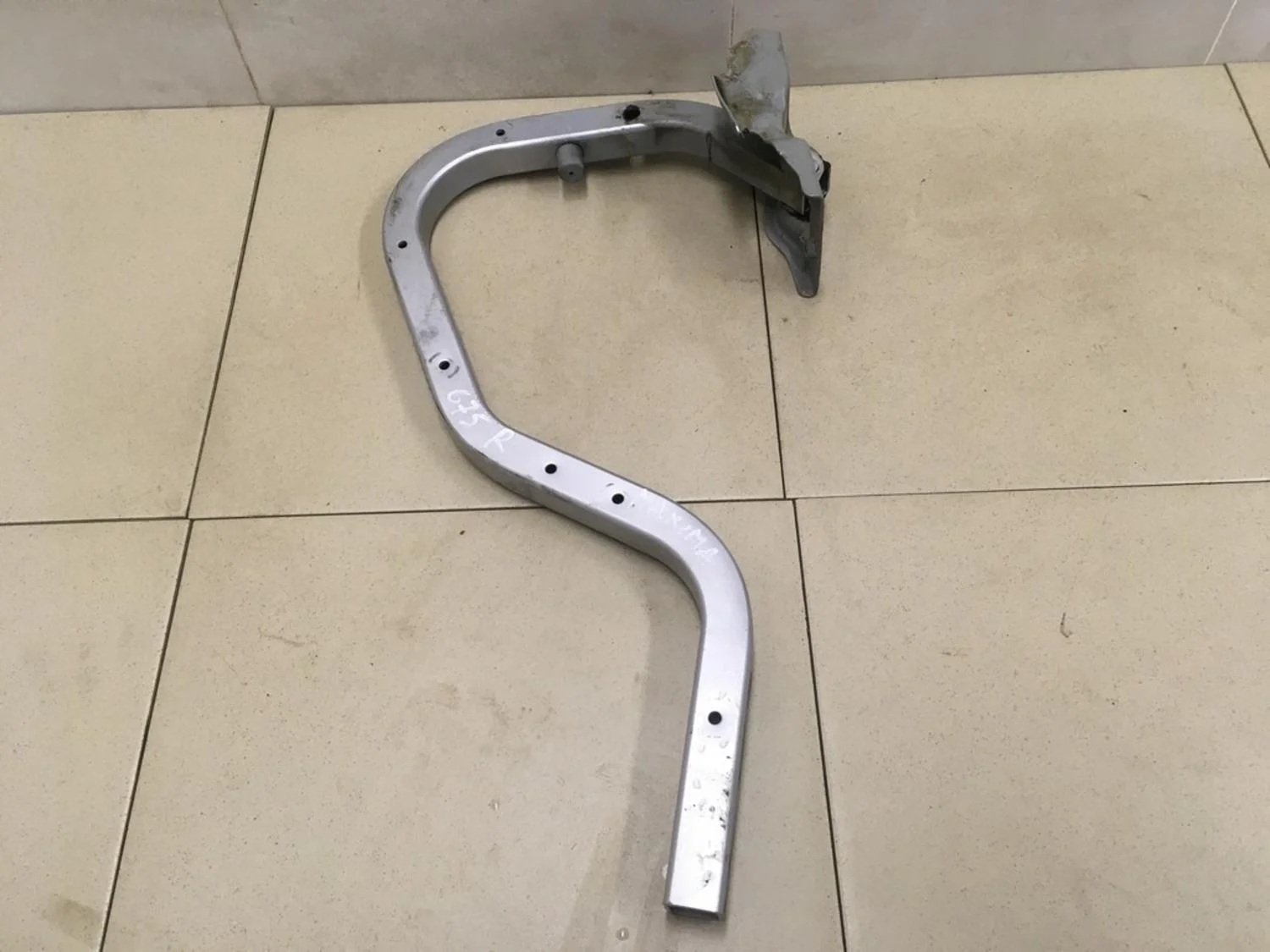 Петля крышки багажника Maxima (A33) 2000-2005