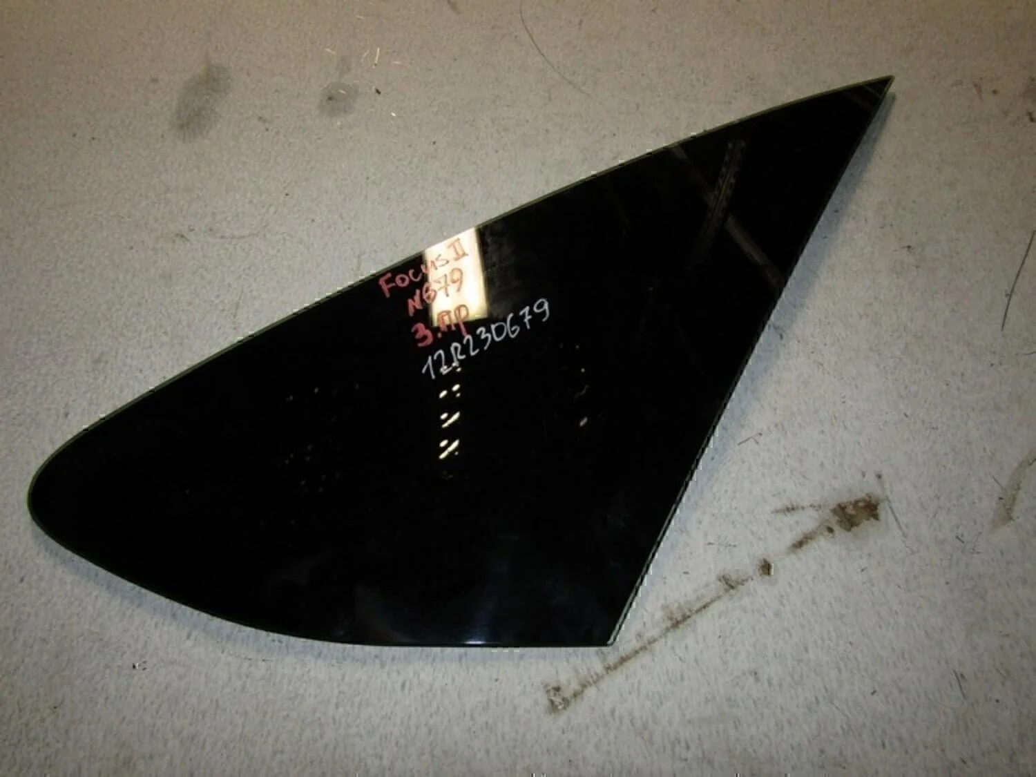 Стекло кузовное глухое правое Focus II 2005-2008