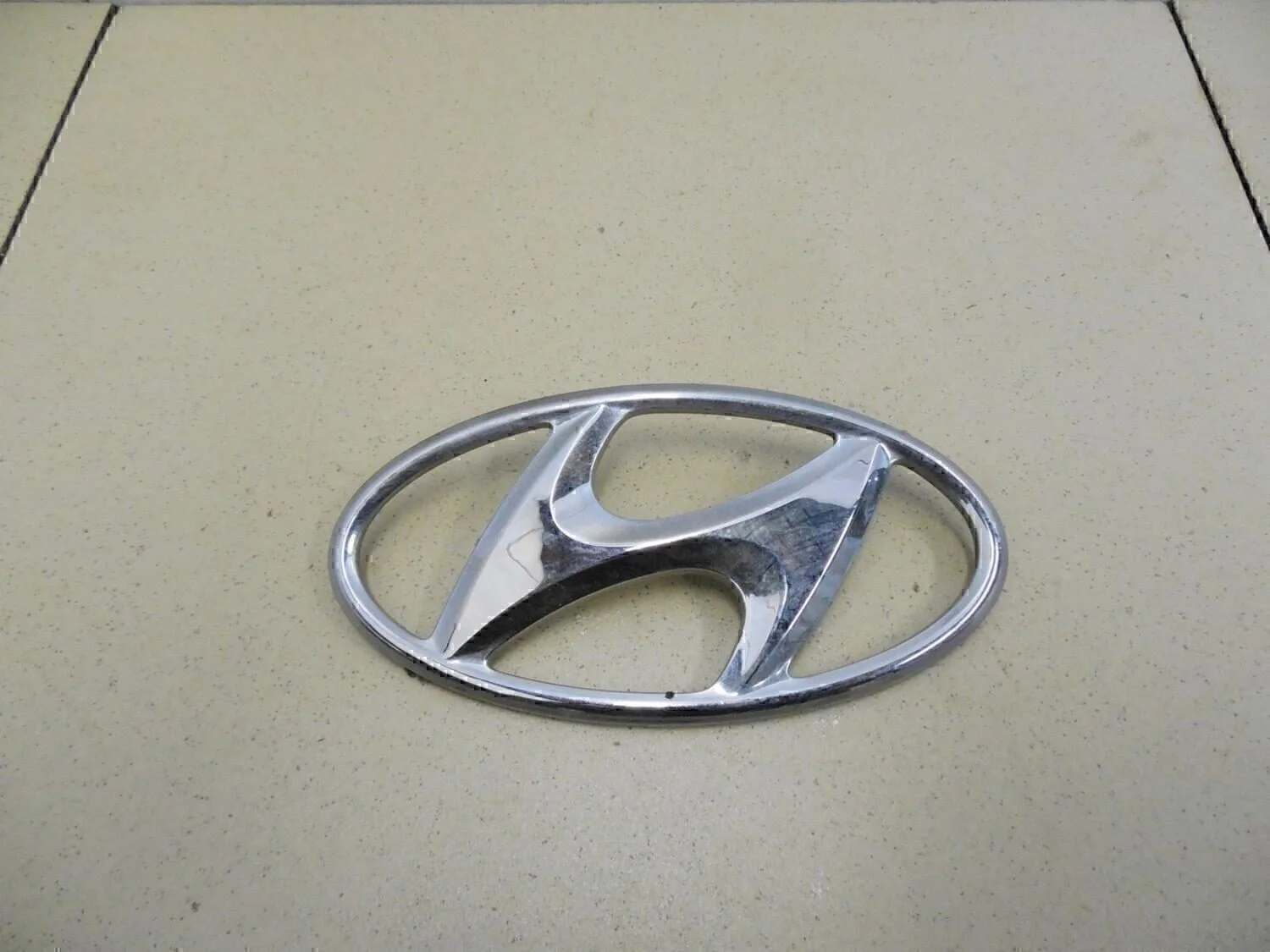 Эмблема на крышку багажника Solaris 2010-2017