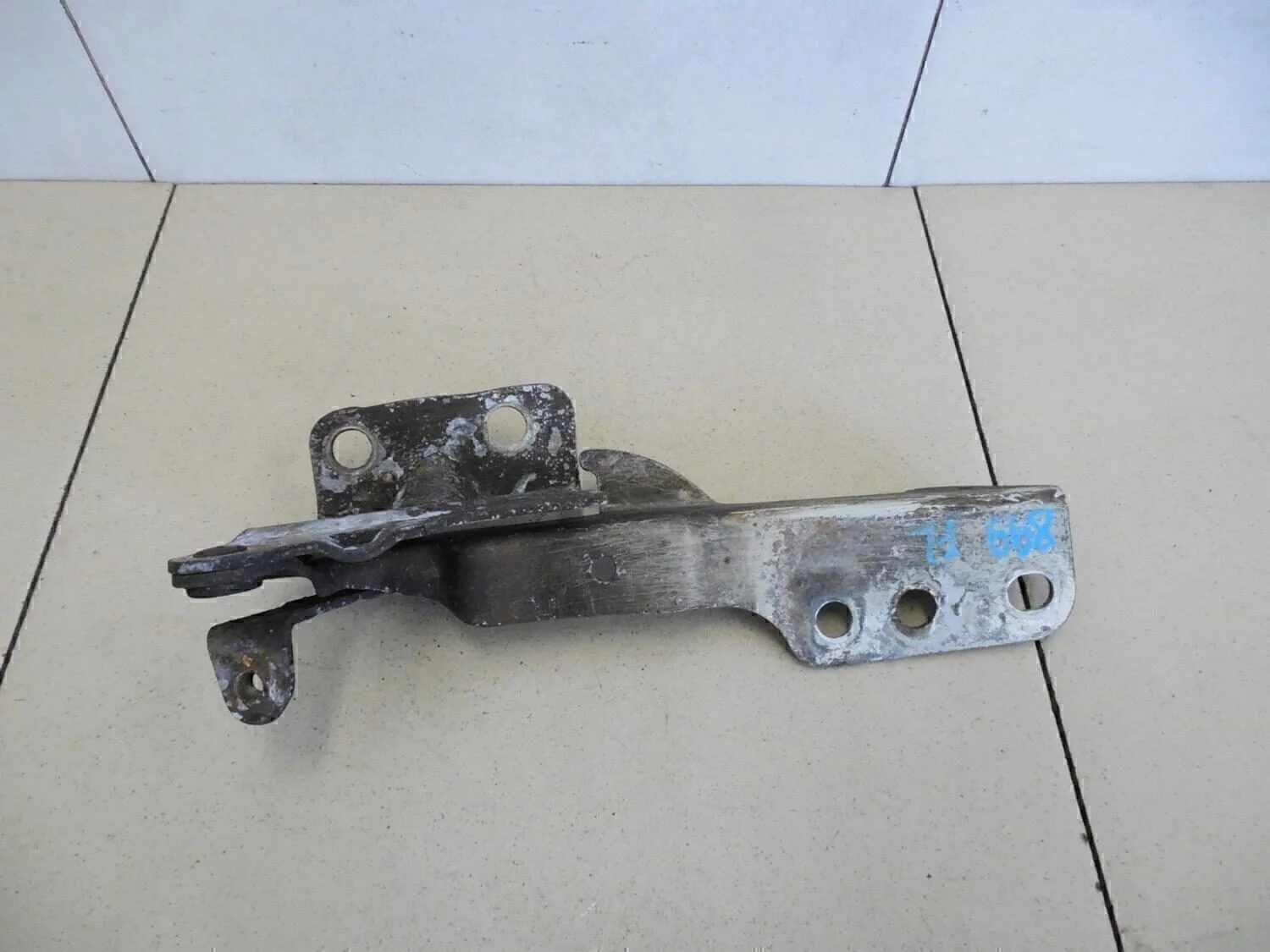 Петля капота левая Sorento 2003-2009