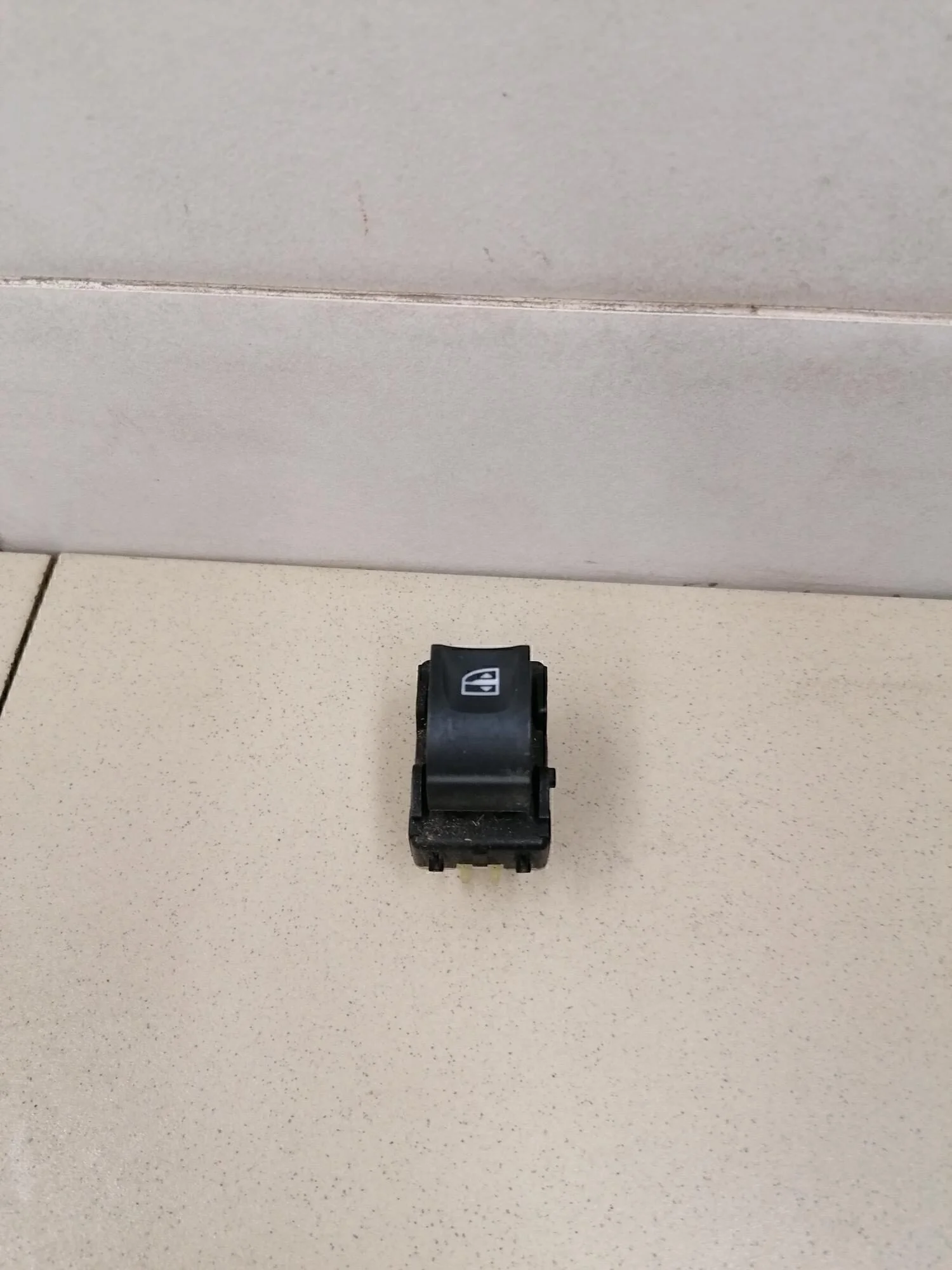 Кнопка стеклоподъемника Duster 2012>