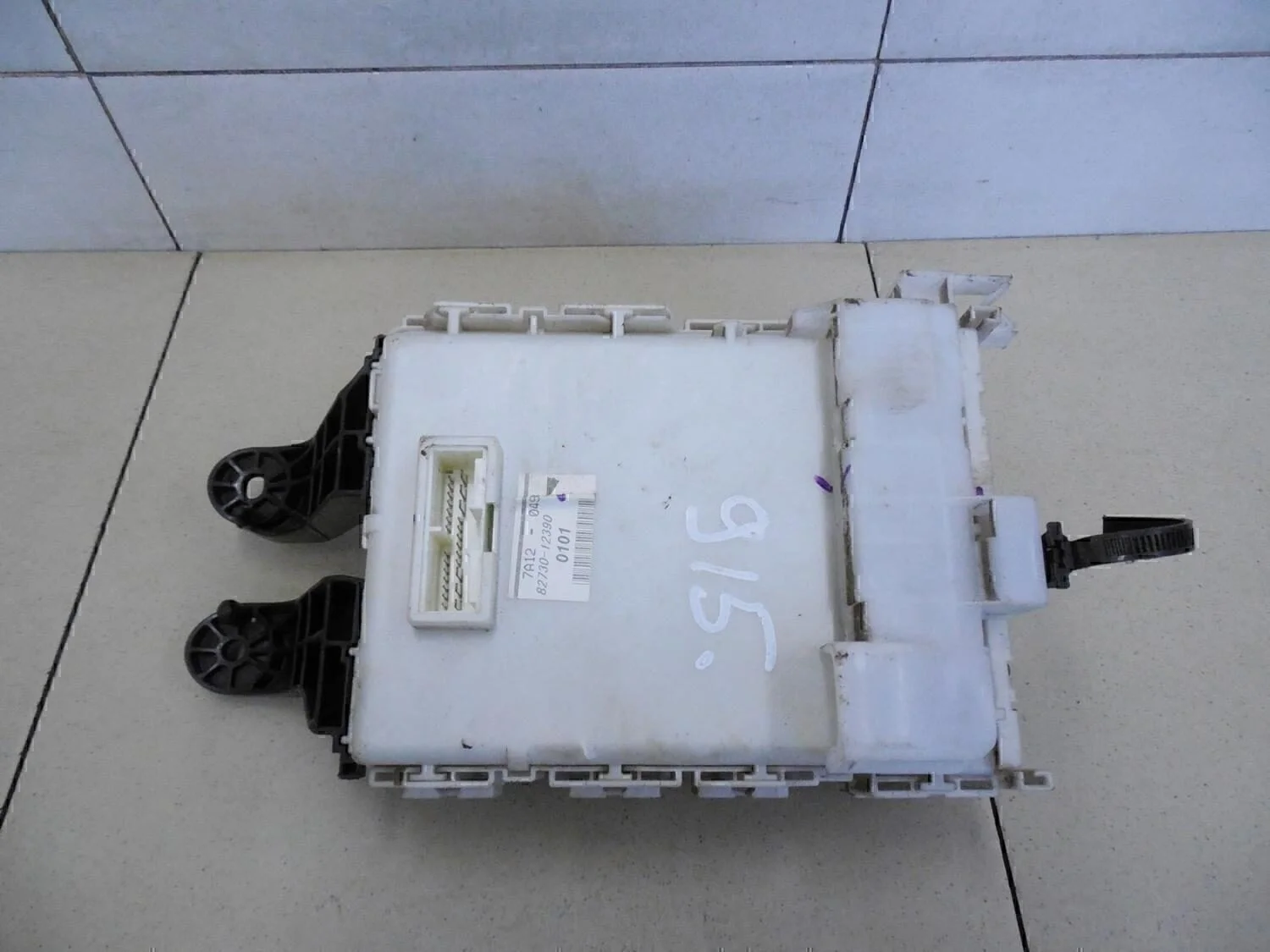 Блок предохранителей Corolla E15 2006-2013