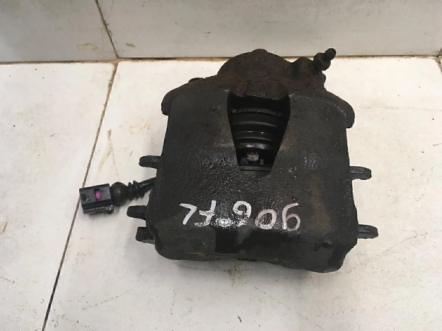 Суппорт передний левый A3 (8L1) 1996-2003