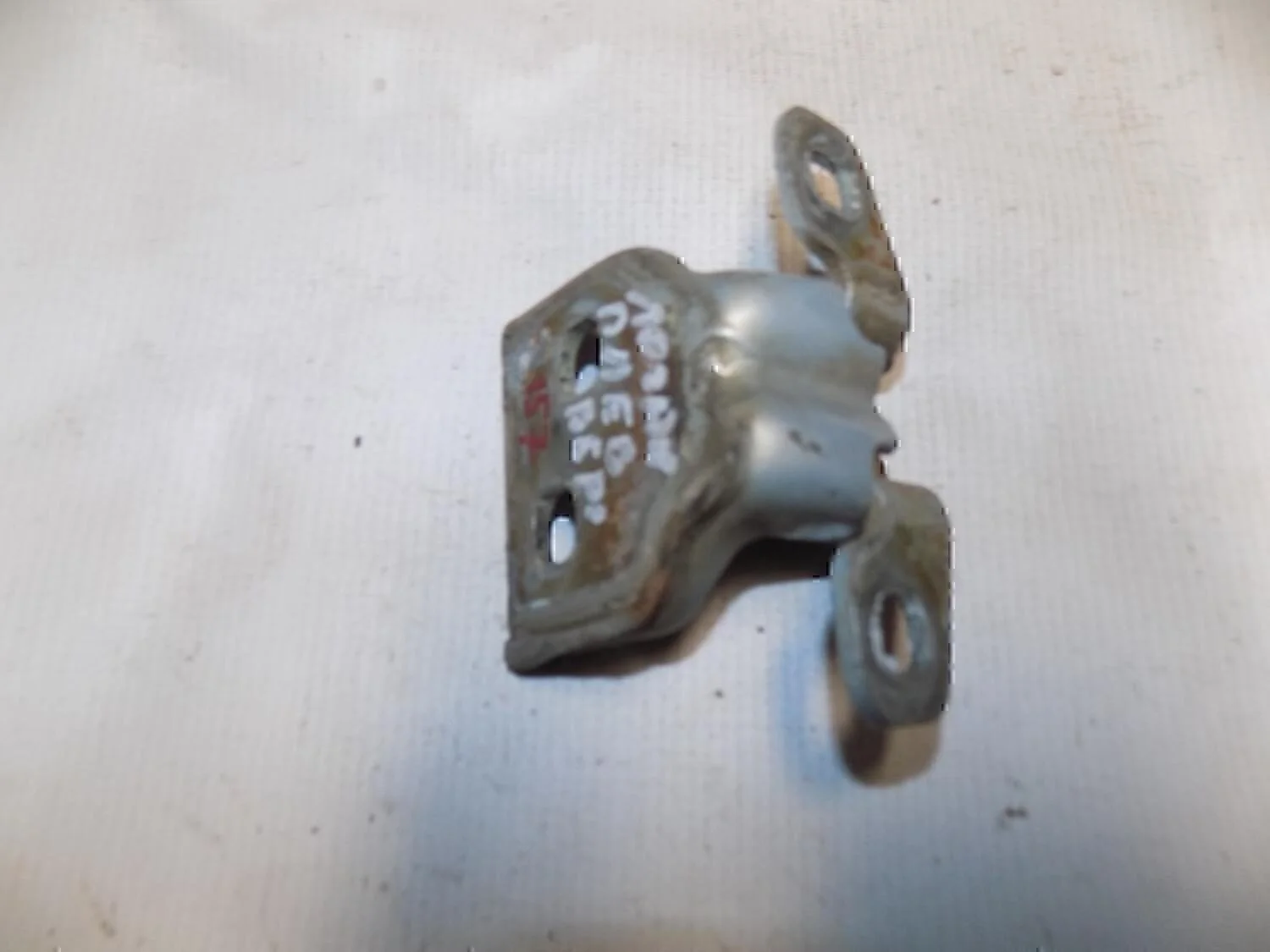 Петля двери Logan 2005-2014