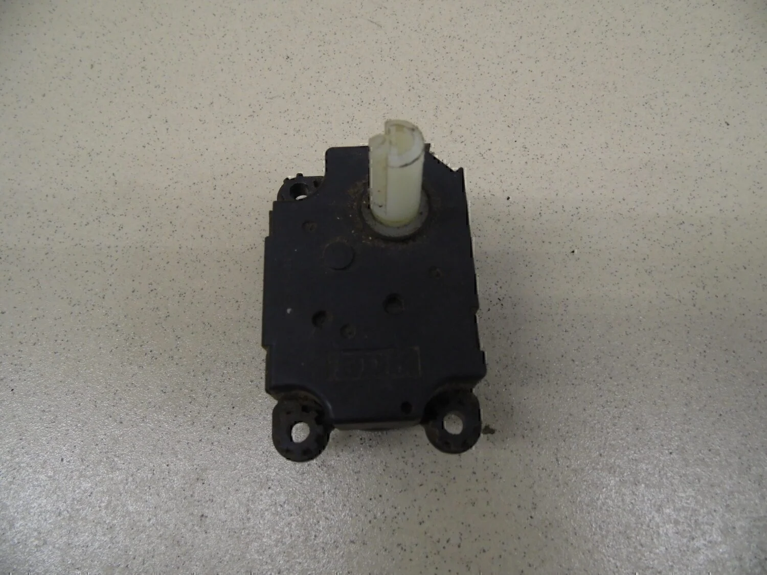 Моторчик заслонки отопителя RIO 2000-2004