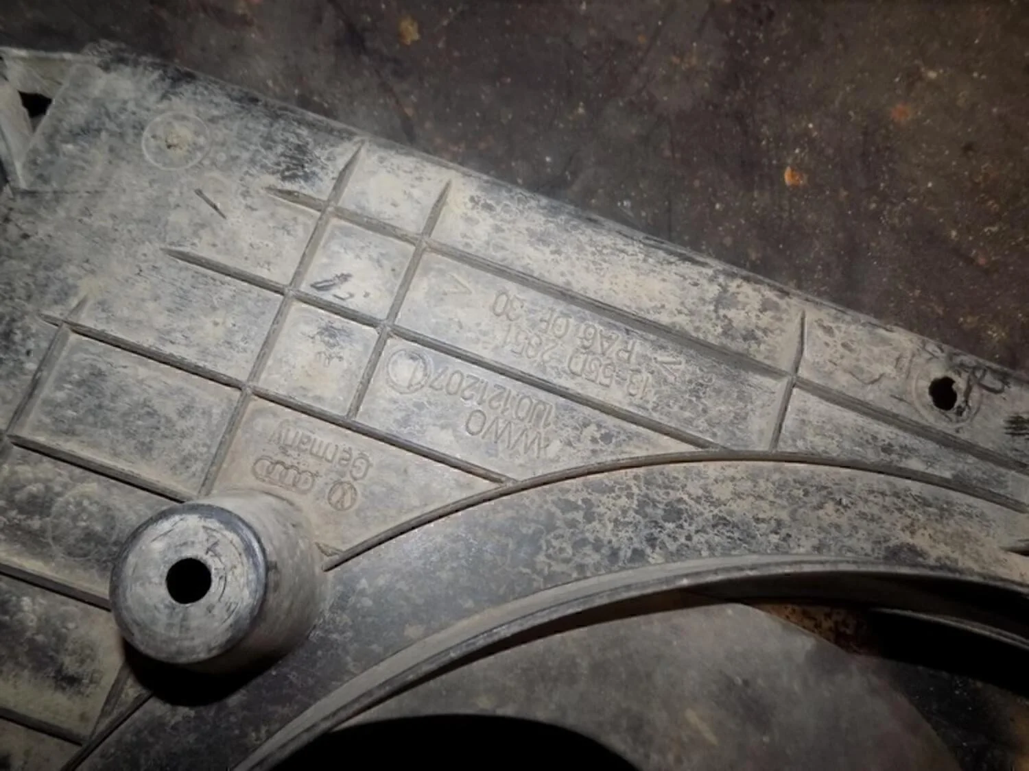 Диффузор вентилятора A3 (8L1) 1996-2003