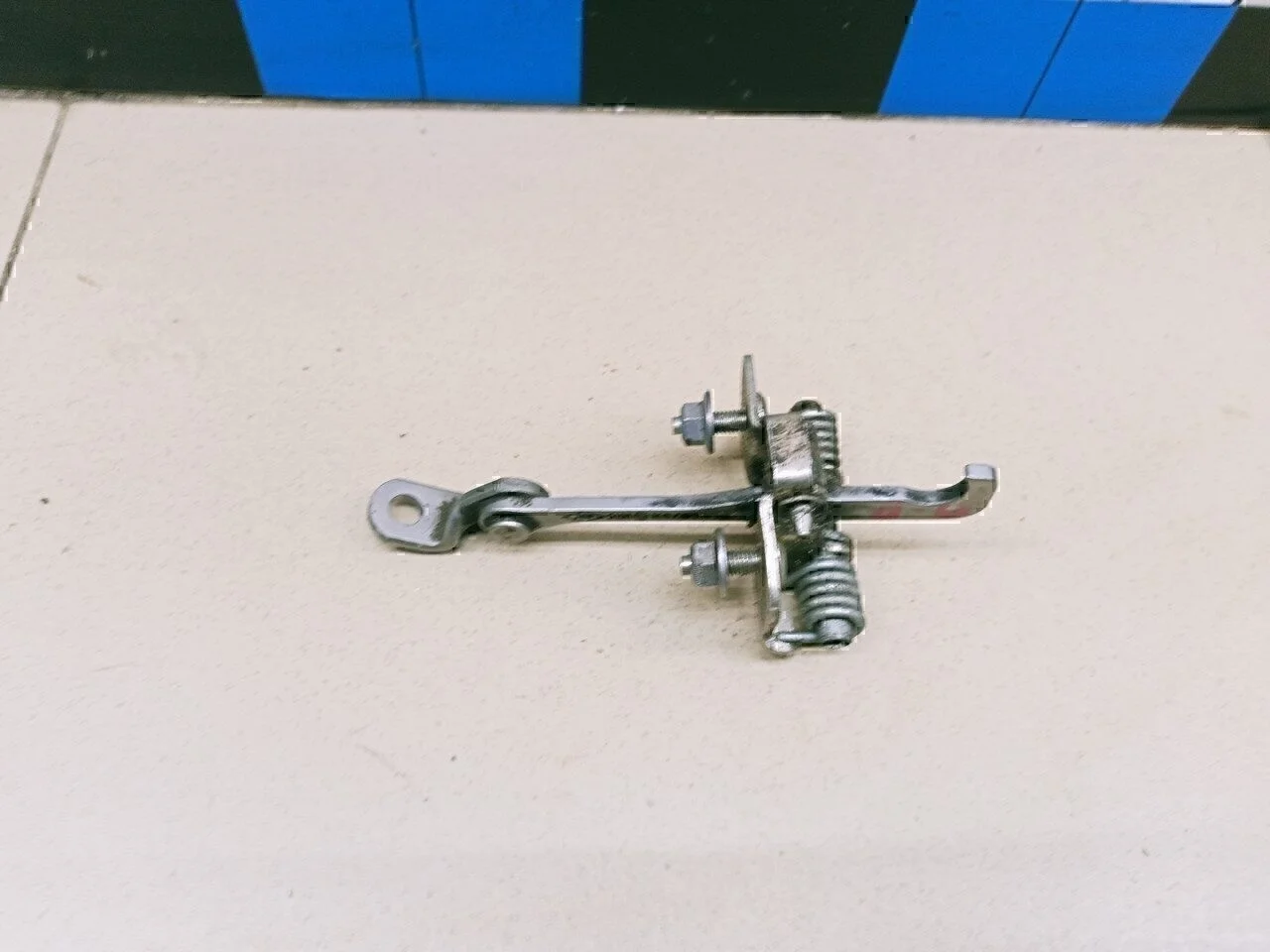 Ограничитель двери Duster 2012>