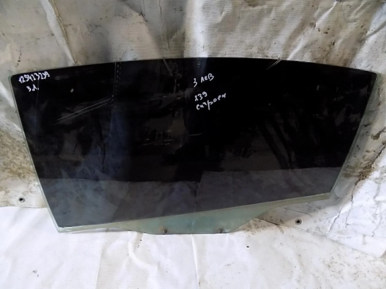 Стекло двери задней левой C4 2005-2011