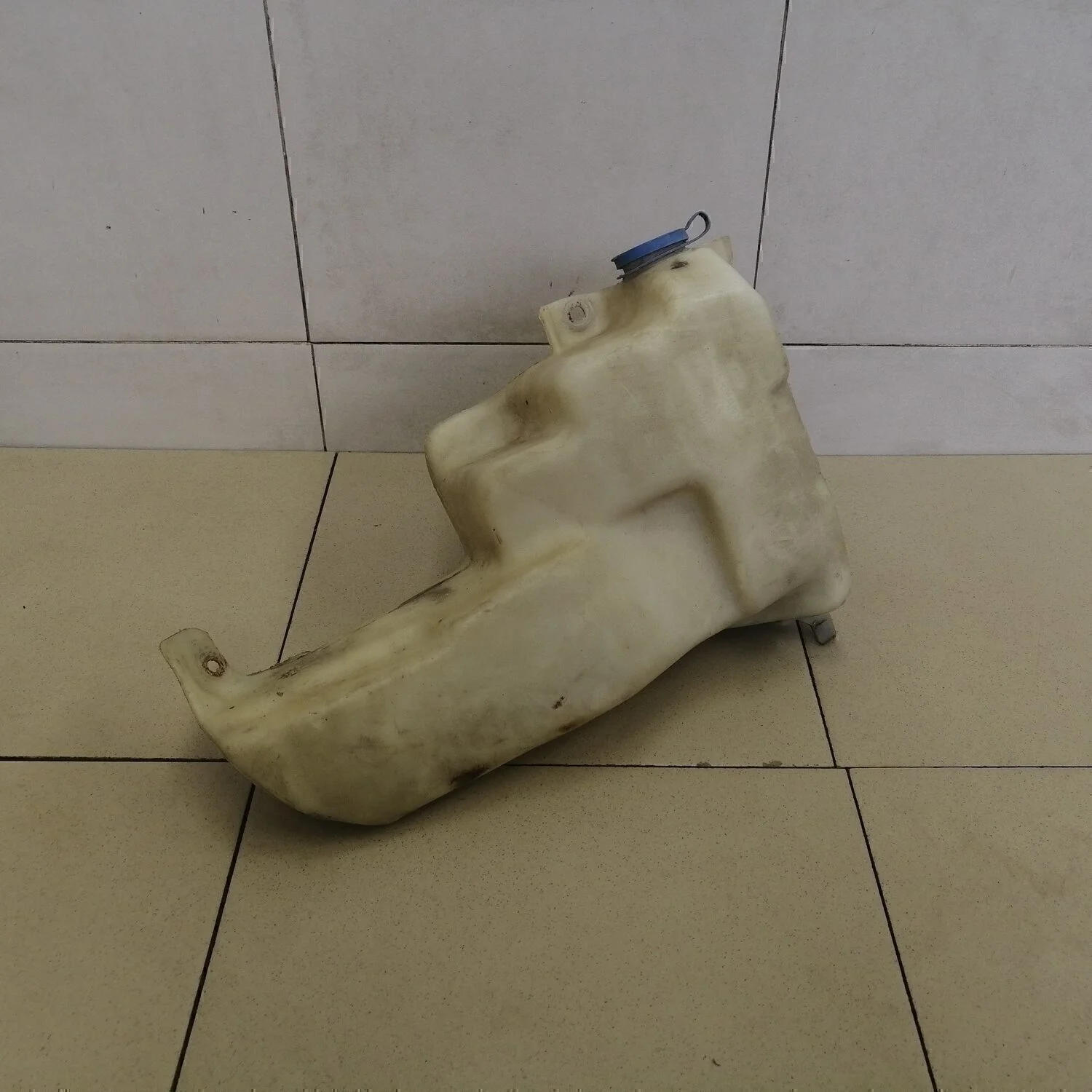 Бачок омывателя лобового стекла 80/90 [B3] 1986-1991