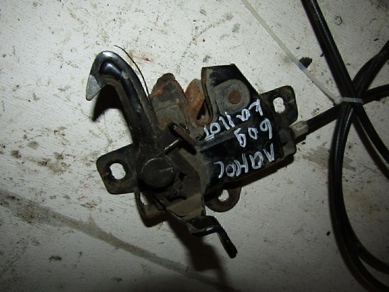 Замок капота Lanos 2004-2010