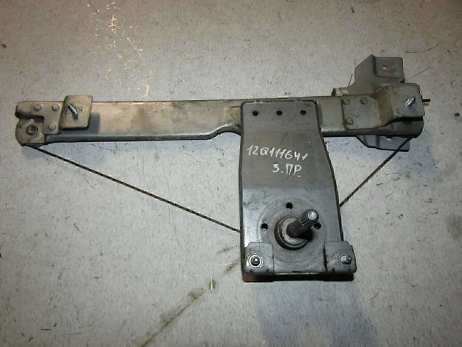 Стеклоподъемник механ. задний правый Duster 2012>