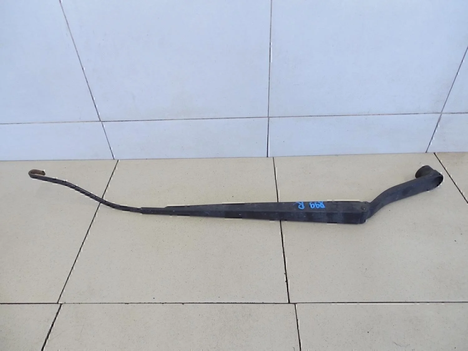 Поводок стеклоочистителя передний правый Sorento 2003-2009