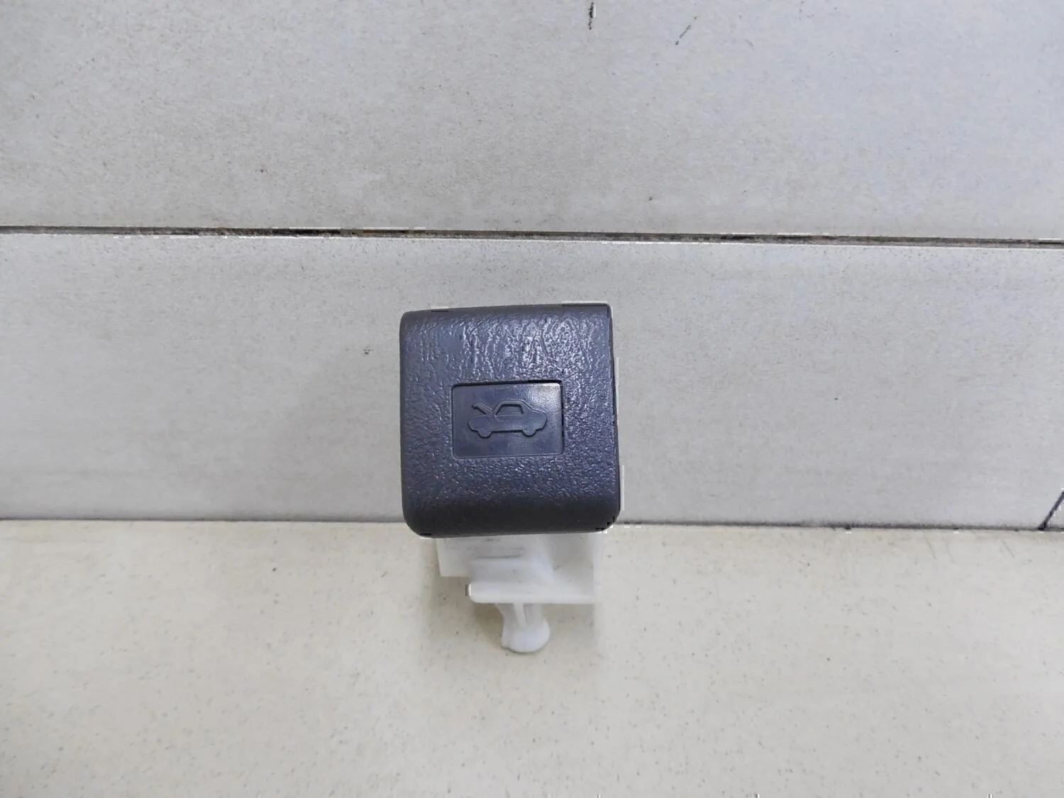 Ручка открывания капота Avensis II 2003-2008