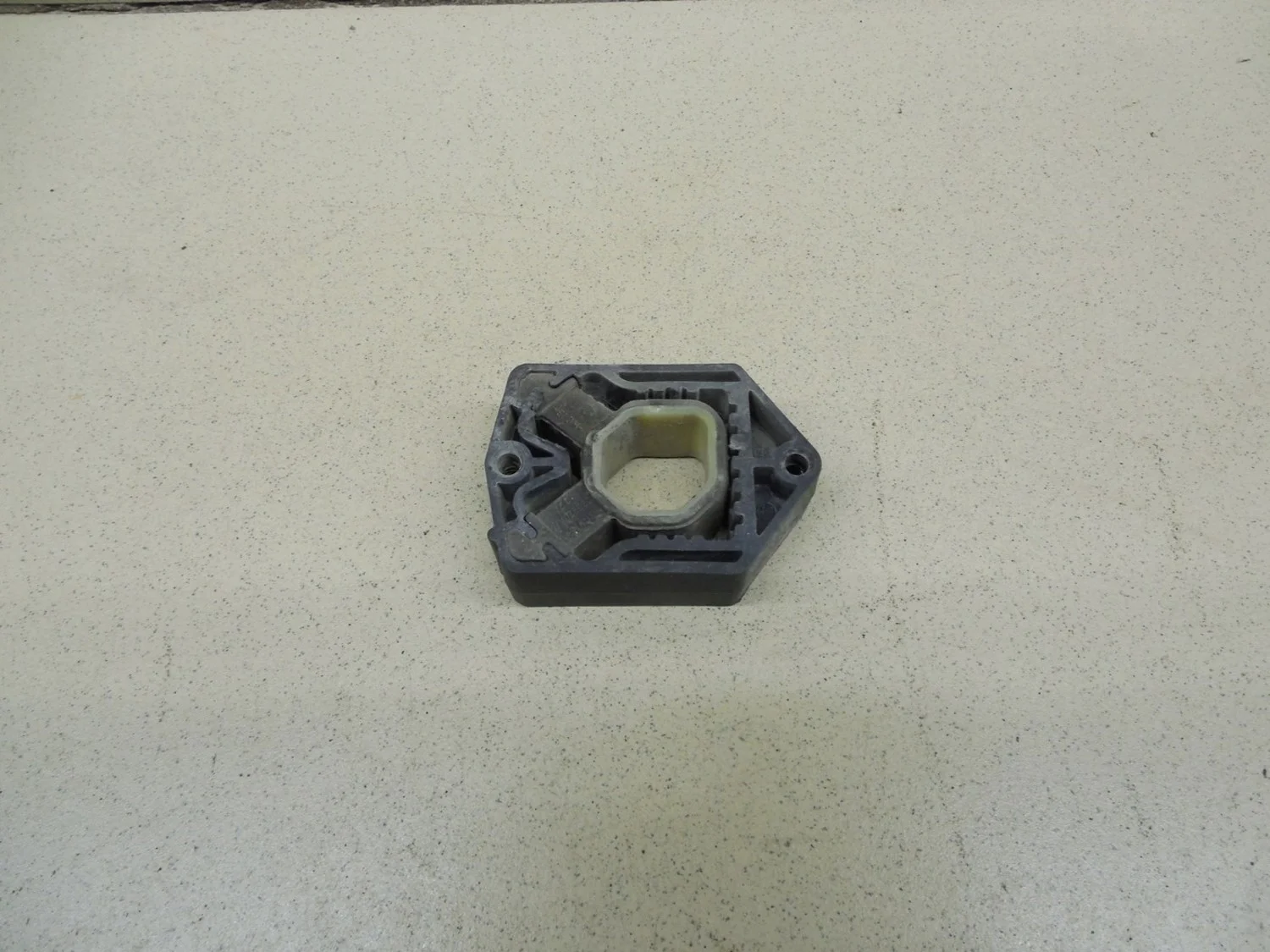 Кронштейн радиатора Passat [B6] 2005-2010