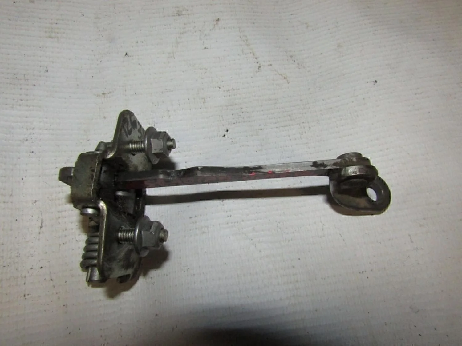 Ограничитель двери Duster 2012>