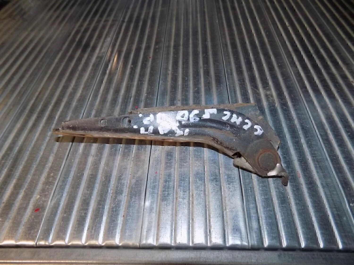 Петля капота правая Lanos 2004-2010