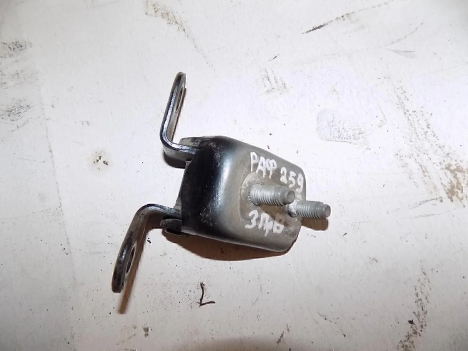 Петля двери задней правой верхняя RAV 4 2000-2005