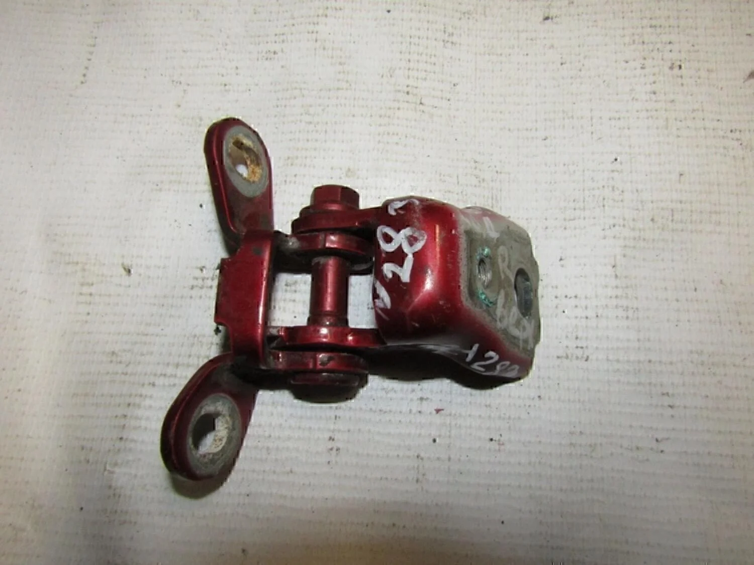 Петля двери Fabia 2007-2015