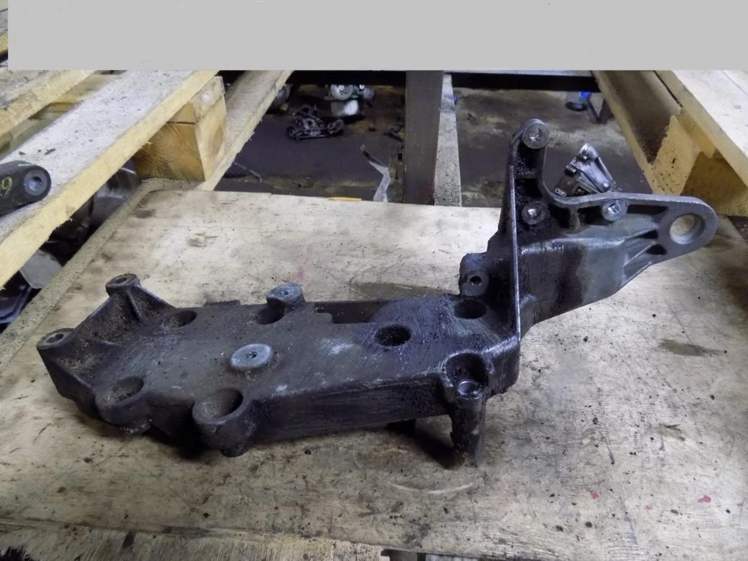 Кронштейн генератора S40 2001-2003