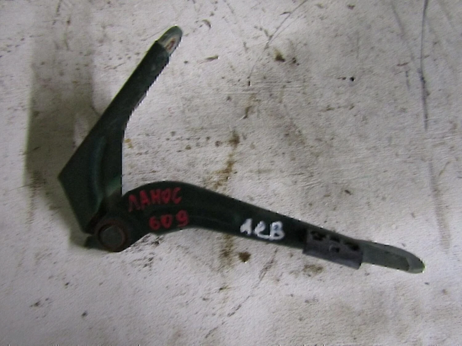 Петля капота левая Lanos 2004-2010