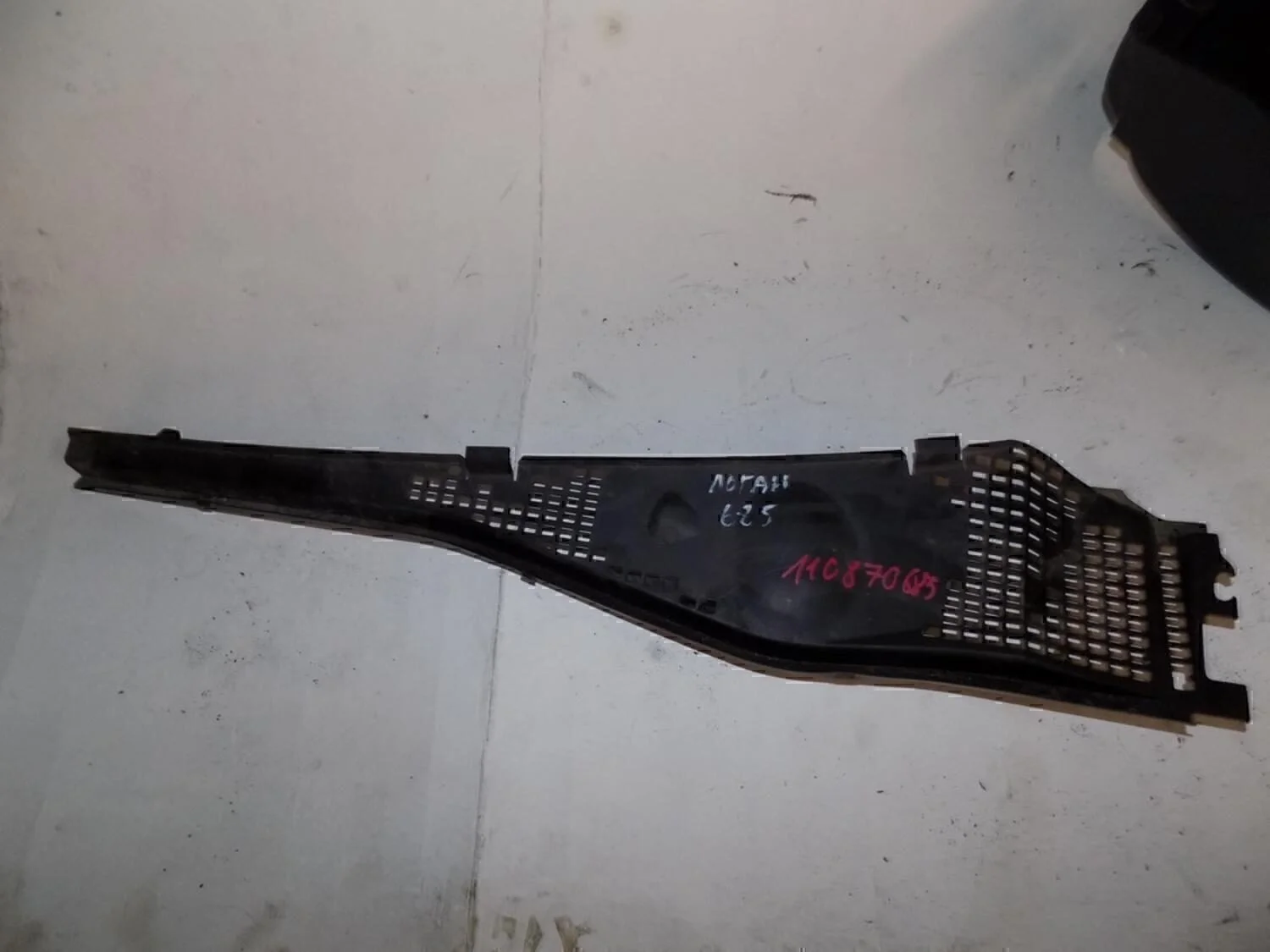 Решетка стеклооч. (планка под лобовое стекло) Duster 2012>