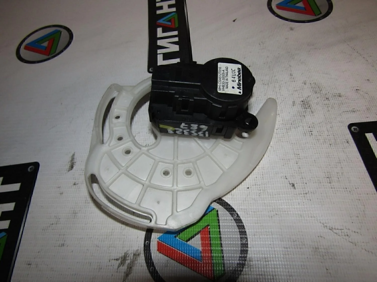 Моторчик заслонки отопителя ASX 2010-2016