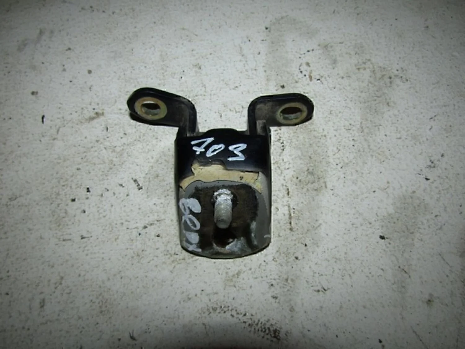 Петля двери задней правой верхняя Almera N16 2000-2006