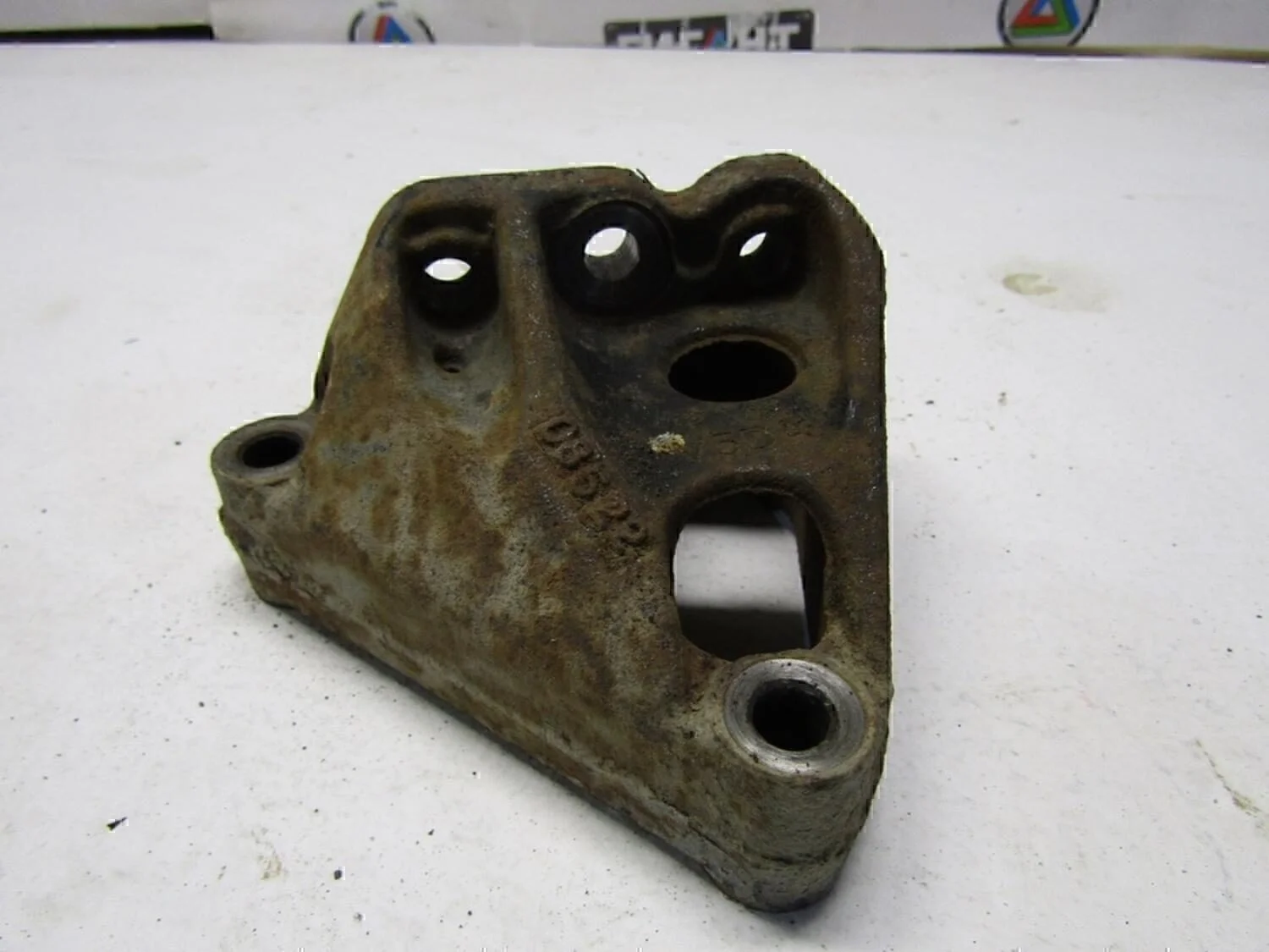 Кронштейн двигателя правый Corolla E15 2006-2013