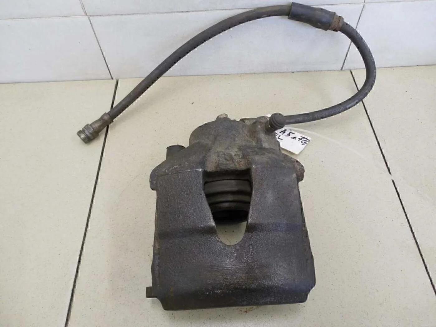 Суппорт передний левый A3 (8L1) 1996-2003