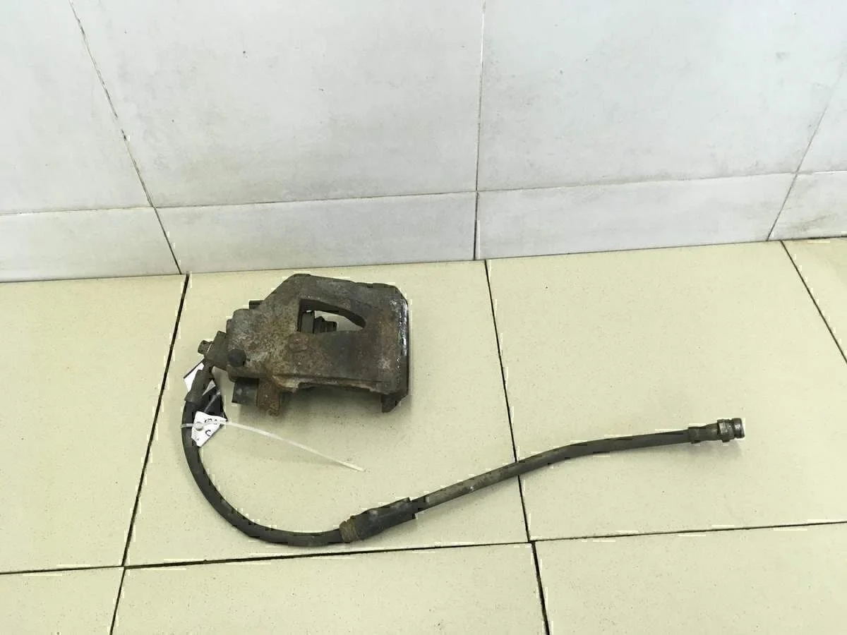 Суппорт передний правый A3 (8L1) 1996-2003