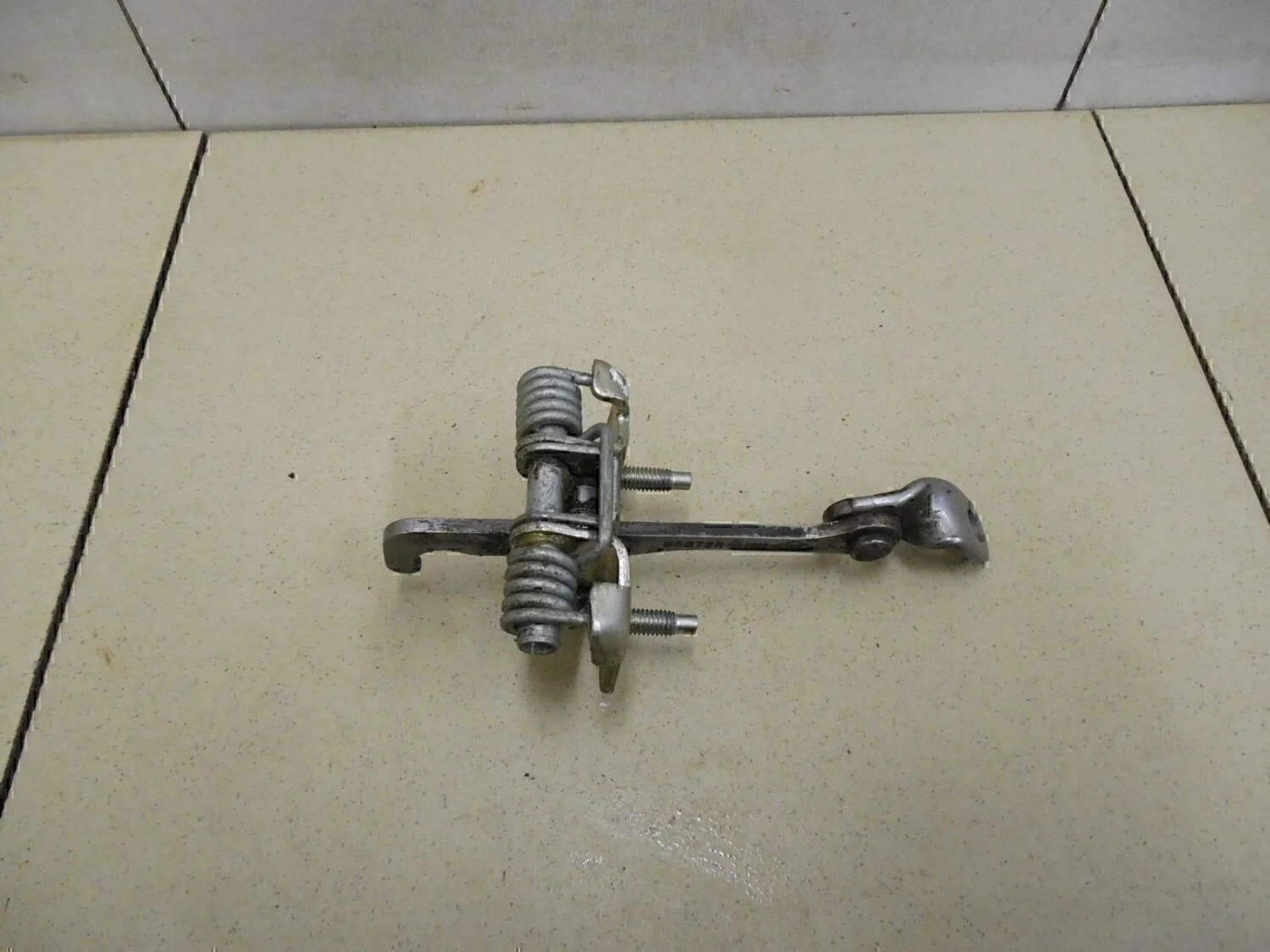 Ограничитель двери Duster 2012>