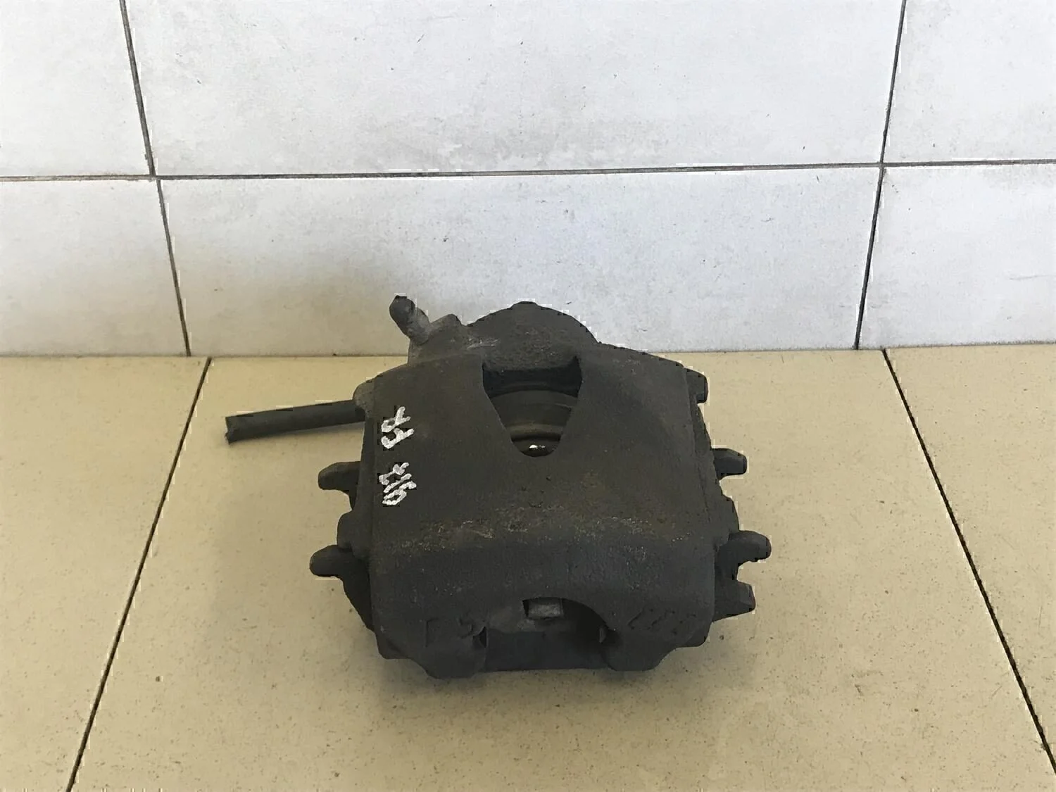 Суппорт передний правый A3 (8L1) 1996-2003