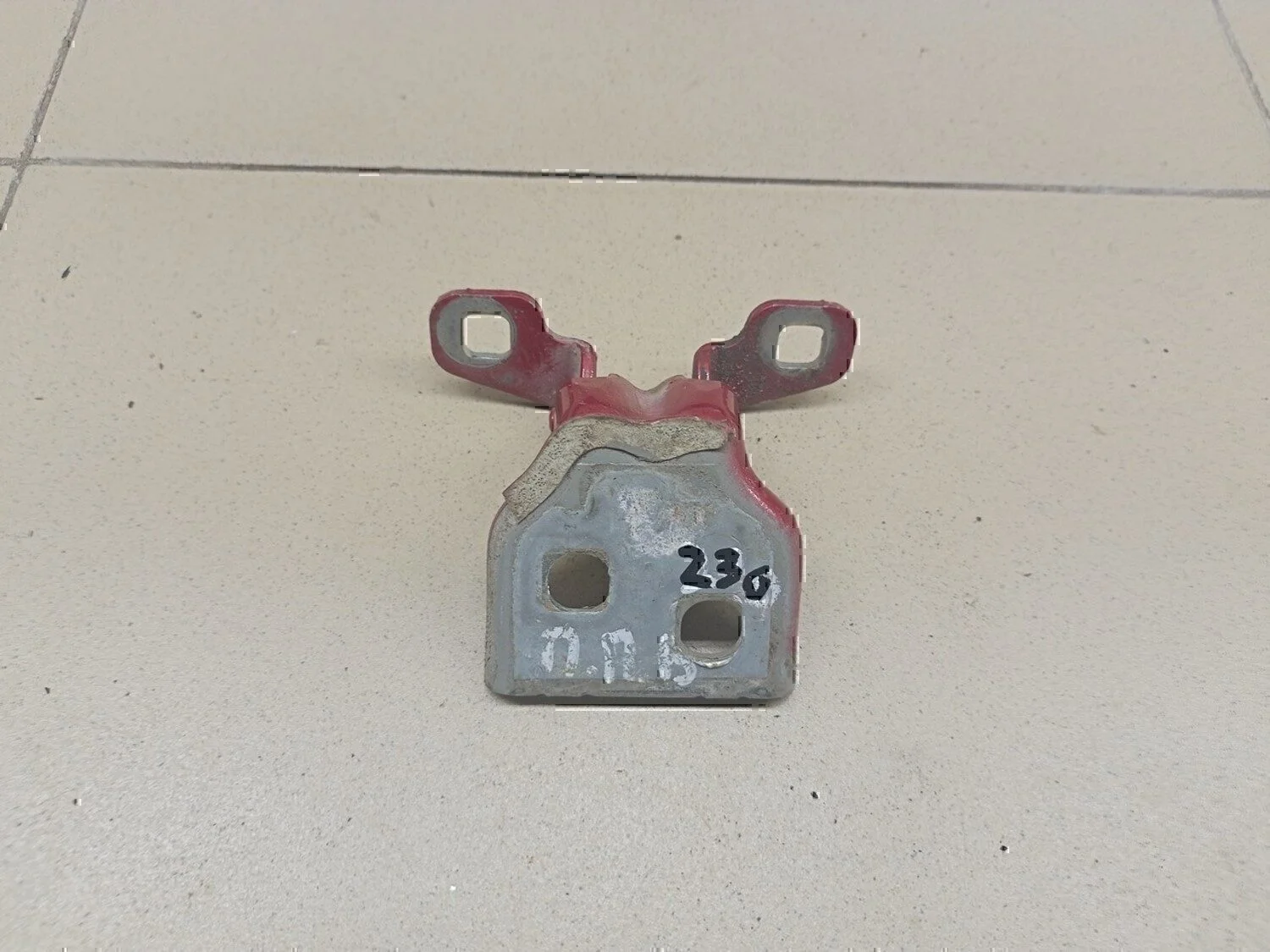 Петля двери Duster 2012>