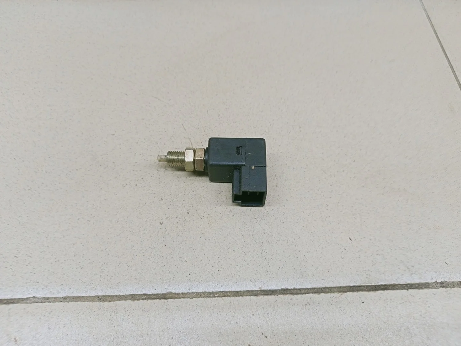 Датчик включения стопсигнала Elantra 2000-2005