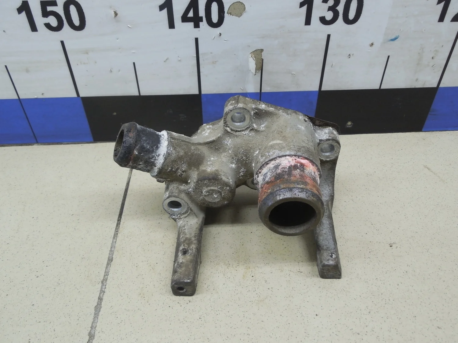 Фланец двигателя системы охлаждения Fiesta 1995-2000