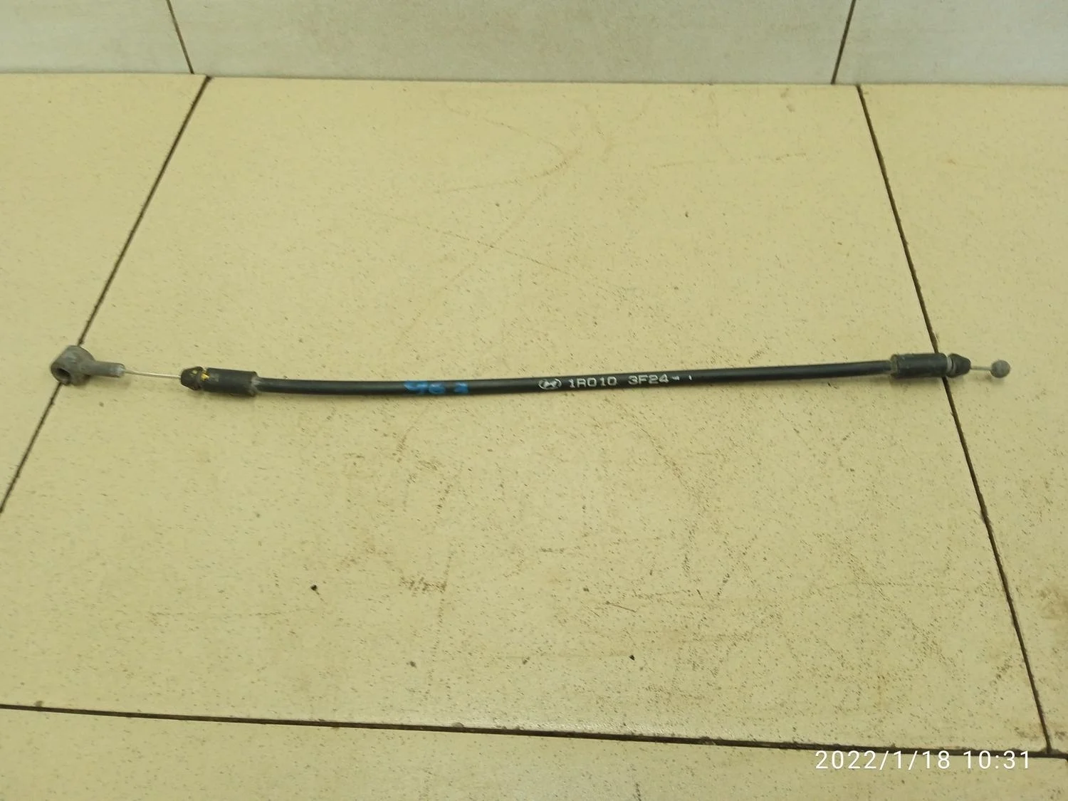 Трос открывания капота Solaris 2010-2017