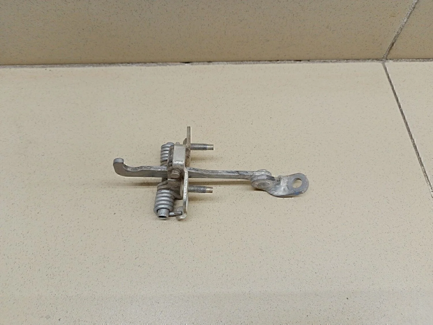 Ограничитель двери Duster 2012>