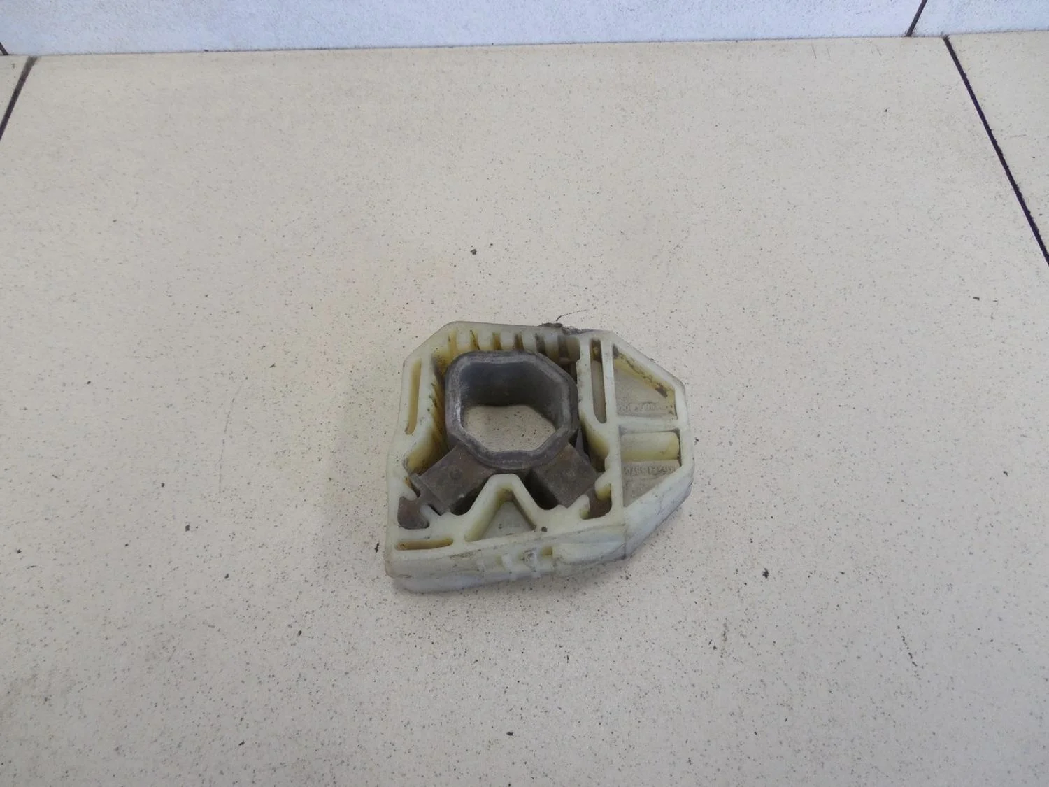 Кронштейн радиатора Fabia 2007-2015