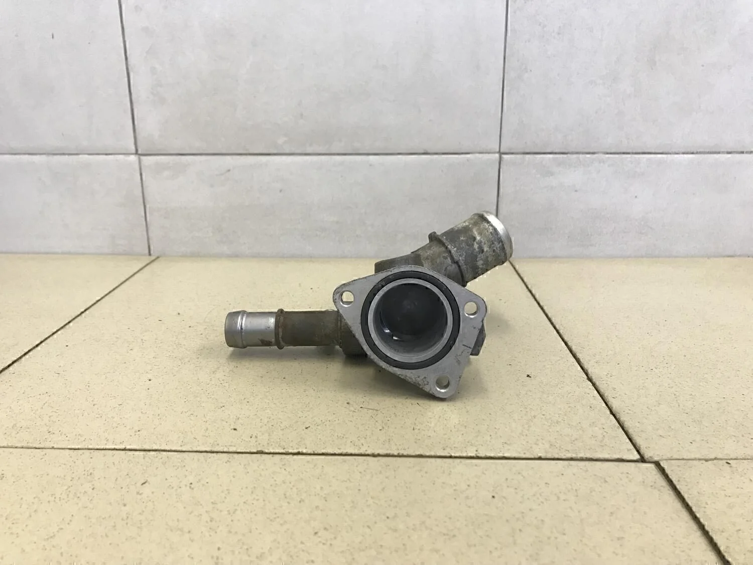 Фланец двигателя системы охлаждения Solaris 2010-2017