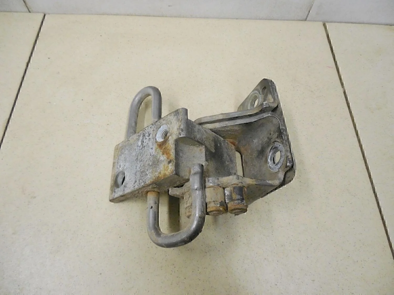 Петля двери передней правой нижняя Touran 2003-2010