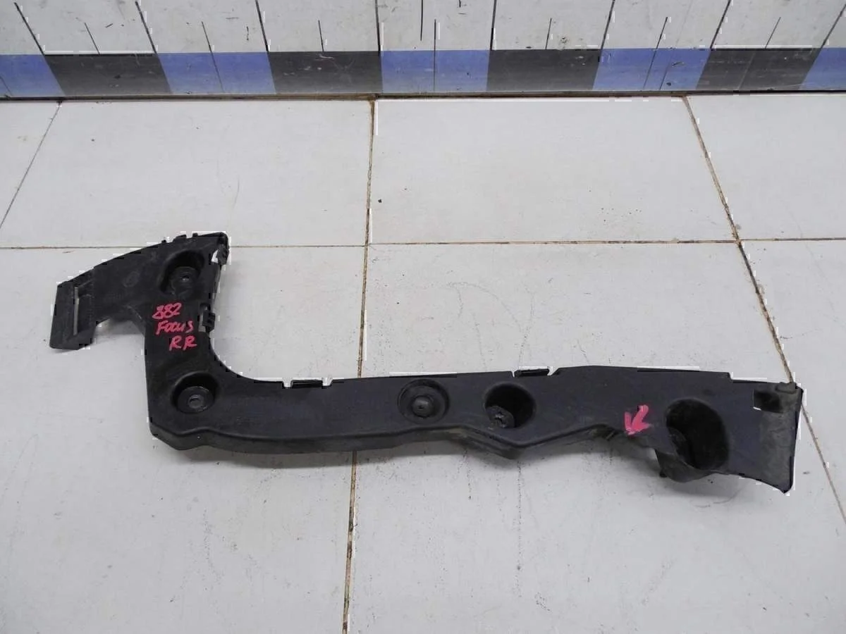 Направляющая заднего бампера правая Focus III 2011>