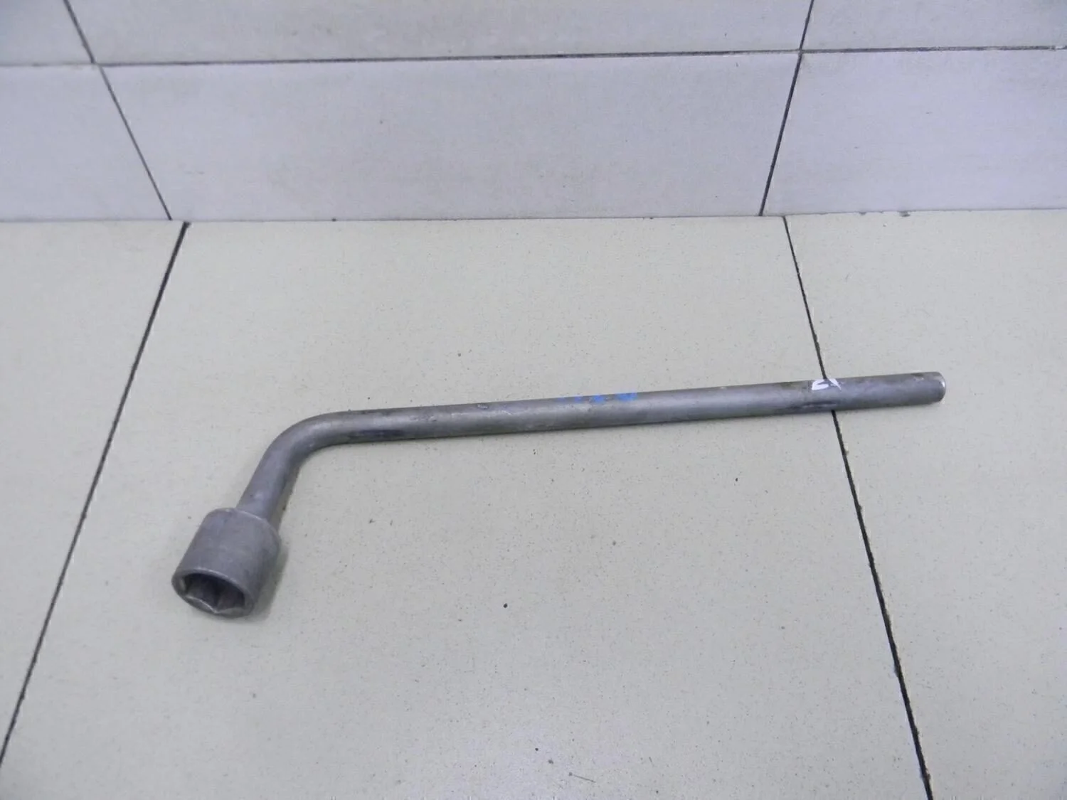 Ключ баллонный L200 (KB) 2006-2016